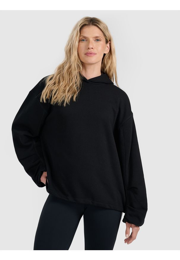 4f - 4F Bluza dresowa nierozpinana z kapturem damska - czarna XS. Okazja: na co dzień. Typ kołnierza: kaptur. Kolor: czarny. Materiał: dresówka. Styl: casual