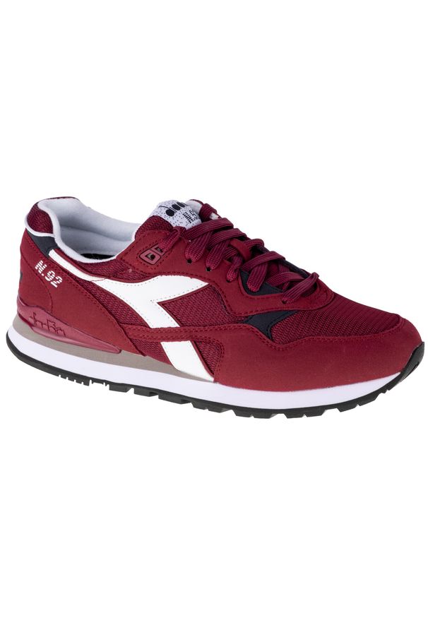 Diadora N.92 101-173169-01-55017. Kolor: czerwony. Szerokość cholewki: normalna