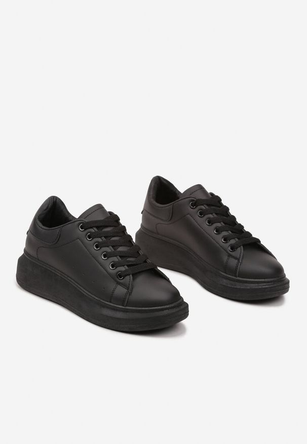 Born2be - Czarne Sneakersy Tenisówki na Grubej Piankowej Podeszwie Elorila. Okazja: na co dzień. Nosek buta: okrągły. Kolor: czarny. Materiał: jeans. Wzór: aplikacja, gładki