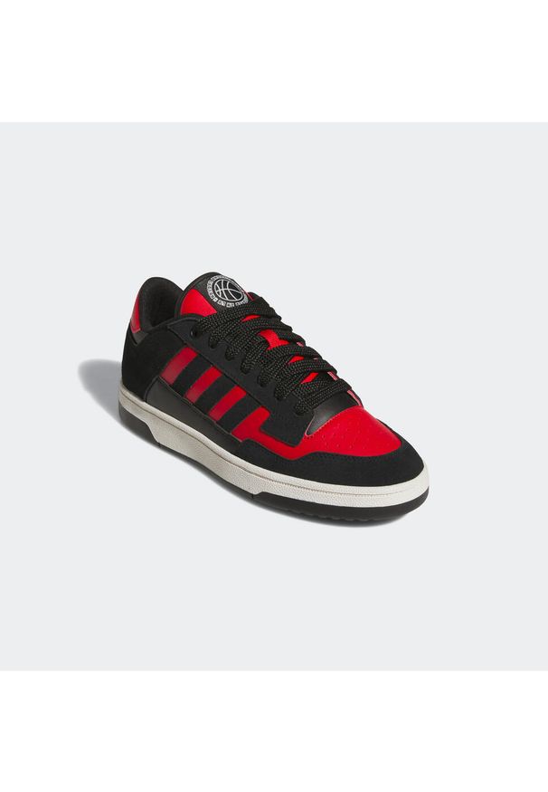 Adidas - Sneakersy męskie ADIDAS Rapid Court Low. Kolor: czerwony, wielokolorowy, czarny. Materiał: guma, zamsz, kauczuk, materiał, syntetyk. Szerokość cholewki: normalna. Sport: koszykówka
