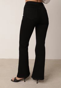 Born2be - Czarne Jeansy o Kroju Dzwonów z Bawełną Eshirevera. Okazja: na co dzień. Kolor: czarny. Długość: długie. Styl: casual #4