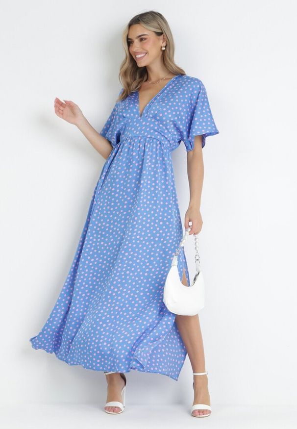 Born2be - Niebieska Sukienka Maxi w Kropki z Gumką w Pasie i Rozcięciami Crasses. Kolor: niebieski. Wzór: kropki. Sezon: wiosna, lato. Długość: maxi