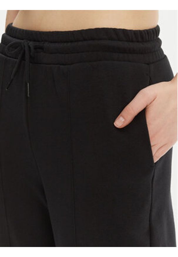 Converse Spodnie dresowe 10028418-A03 Czarny Wide Leg. Kolor: czarny. Materiał: bawełna