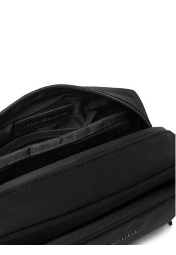 TOMMY HILFIGER - Tommy Hilfiger Kosmetyczka Th Travel Washbag AM0AM13950 Czarny. Kolor: czarny. Materiał: materiał