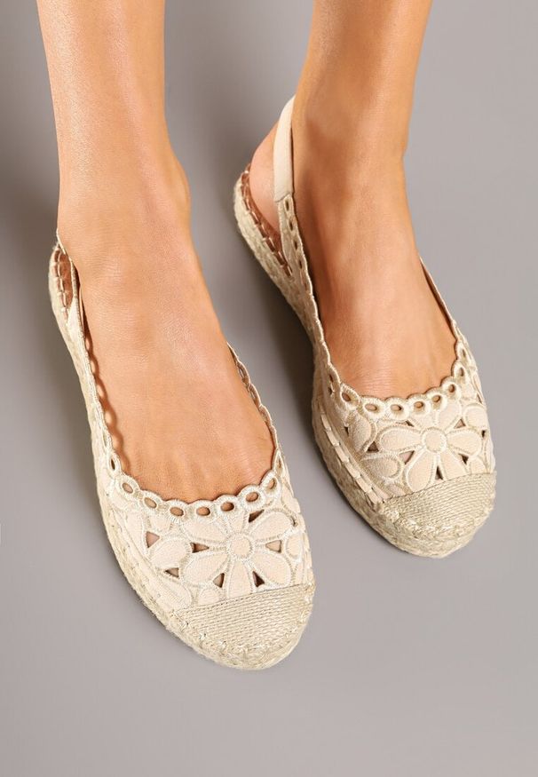 Born2be - Beżowe Sandały Espadryle Slingback z Plecionką i Ażurową Cholewką Loriene. Okazja: na co dzień. Zapięcie: pasek. Kolor: beżowy. Wzór: ażurowy. Obcas: na obcasie. Styl: elegancki, casual. Wysokość obcasa: niski