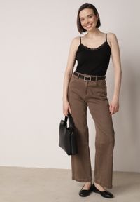 Born2be - Czarny Bawełniany Top na Ramiączkach z Ozdobną Koronką przy Dekolcie Berlisa. Okazja: na co dzień, na spotkanie biznesowe. Kolor: czarny. Materiał: bawełna, koronka. Długość rękawa: na ramiączkach. Wzór: koronka. Styl: casual, biznesowy, elegancki #7