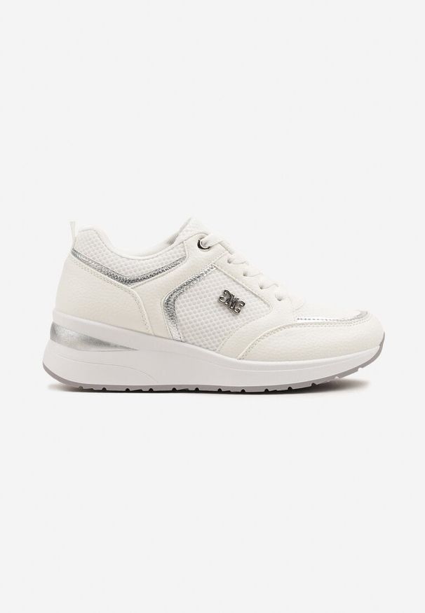 Born2be - Białe Sneakersy na Koturnie z Metalicznymi Ozdobami Lavselia. Okazja: na co dzień. Kolor: biały. Materiał: jeans. Wzór: aplikacja. Obcas: na koturnie