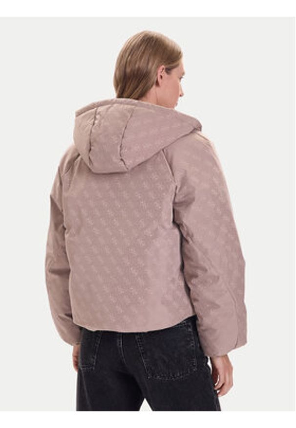 Guess Kurtka zimowa V5BL07 WGLW2 Beżowy Relaxed Fit. Kolor: beżowy. Materiał: syntetyk. Sezon: zima