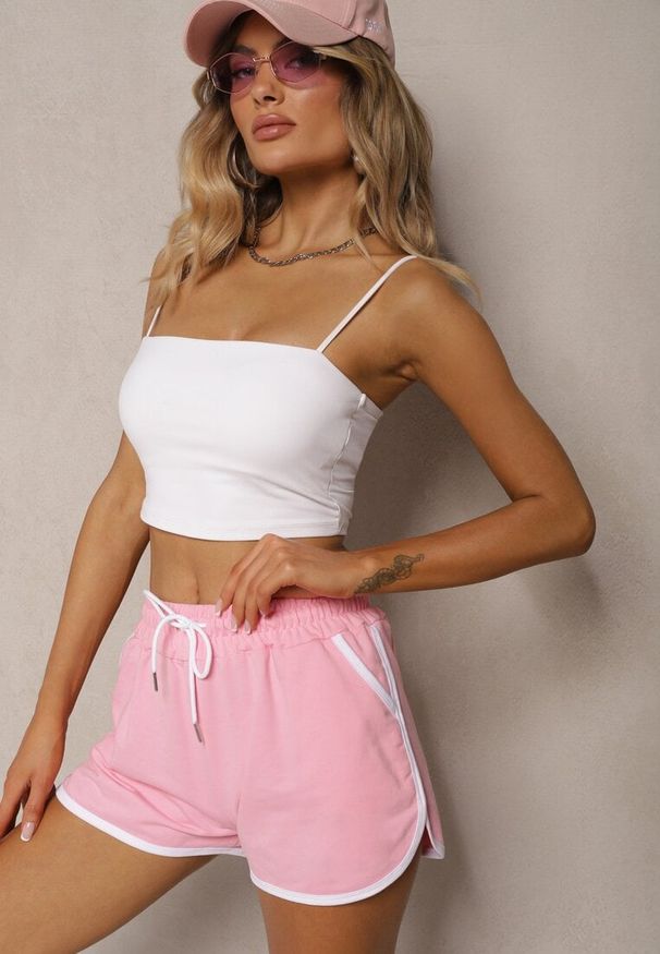 Renee - Różowe Szorty Dresowe z Dodatkiem Bawełny High Waist Wykończone Lamówką Mivorina. Stan: podwyższony. Kolor: różowy. Materiał: dresówka, bawełna. Długość: krótkie. Styl: sportowy, elegancki
