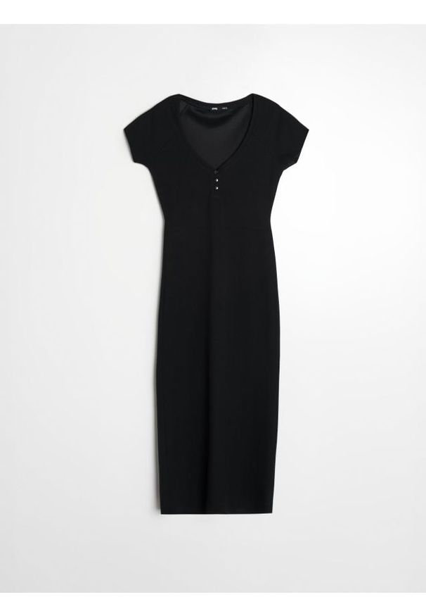 Sinsay - Dzianinowa sukienka midi w paski z wiskozą - czarny. Kolor: czarny. Materiał: dzianina, wiskoza. Wzór: paski. Długość: midi