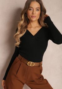 Renee - Czarny Prążkowany Sweter z Supełkiem Tarise. Kolor: czarny. Materiał: prążkowany #4