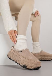 Born2be - Ciemnobeżowe Niskie Śniegowce na Grubej Tłoczonej Podeszwie Arevire. Okazja: na co dzień. Kolor: beżowy. Materiał: jeans. Styl: casual #6