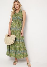 Born2be - Zielona Rozkloszowana Sukienka z Gumkami w Talii Wiązana przy Dekolcie Vrisa. Okazja: na co dzień. Typ kołnierza: dekolt w kształcie V. Kolor: zielony. Sezon: lato. Typ sukienki: rozkloszowane. Styl: casual, elegancki #1