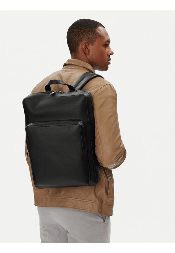 Calvin Klein Plecak Micro Pebble Slim Sq Bp 42 LV04D3005G Czarny. Kolor: czarny. Materiał: skóra