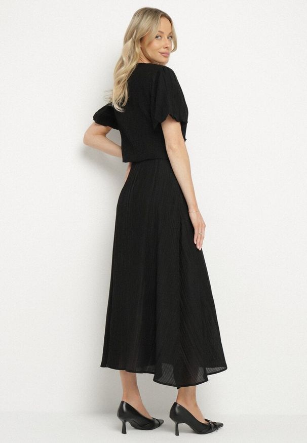 Born2be - Czarny Wiskozowy Komplet z Rozkloszowaną Spódnicą i Koszulą Naniera. Kolor: czarny. Materiał: wiskoza