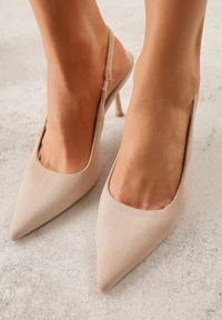 Born2be - Ciemnobeżowe Sandały Slingback z Imitacji Zamszu na Szpilce z Noskiem w Szpic Delanoe. Okazja: na co dzień, na ślub cywilny, na wesele, na imprezę. Nosek buta: szpiczasty. Zapięcie: bez zapięcia. Kolor: beżowy. Materiał: zamsz. Obcas: na szpilce. Styl: casual, elegancki, klasyczny #4