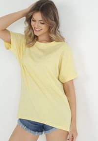 Born2be - Żółty T-shirt Ammi. Kolor: żółty. Materiał: dzianina, bawełna, elastan. Długość rękawa: krótki rękaw. Długość: krótkie #5