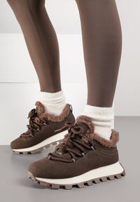 Born2be - Brązowe Sneakersy w Stylu Śniegowców na Grubej Podeszwie z Tłoczeniem Sinetta. Okazja: na co dzień. Kolor: brązowy. Materiał: dzianina #5