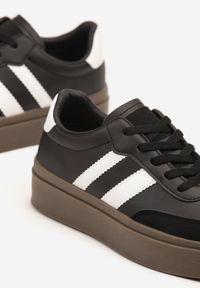 Renee - Czarne Sneakersy na Kauczukowej Podeszwie Ozdobione Paskami Nilimea. Okazja: na co dzień. Zapięcie: pasek. Kolor: czarny. Materiał: kauczuk. Wzór: aplikacja #4