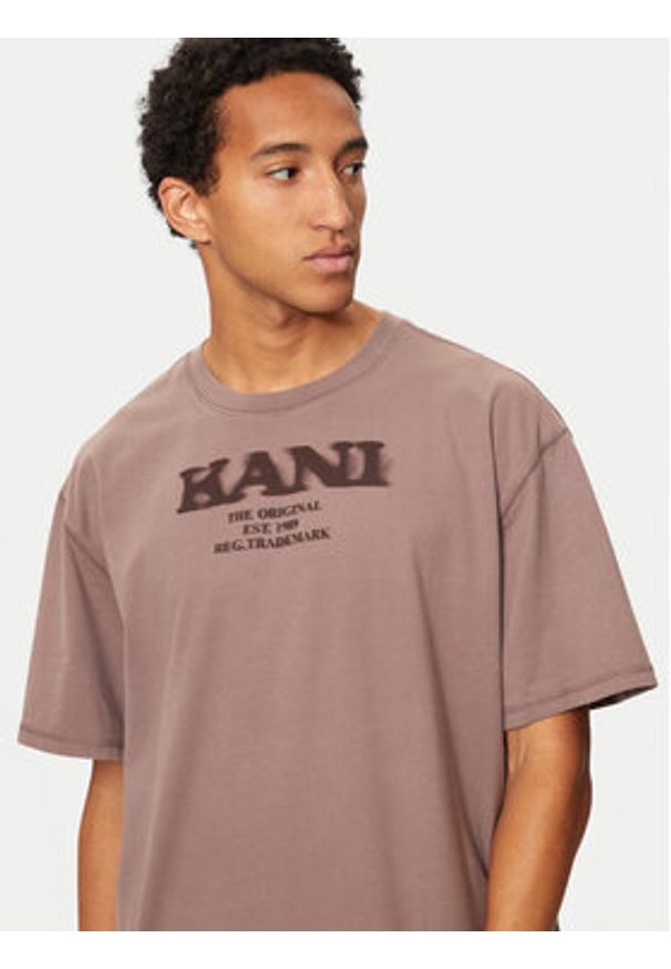 Karl Kani T-Shirt Retro Sprayed 60300094 Beżowy Regular Fit. Kolor: beżowy. Materiał: bawełna. Styl: retro