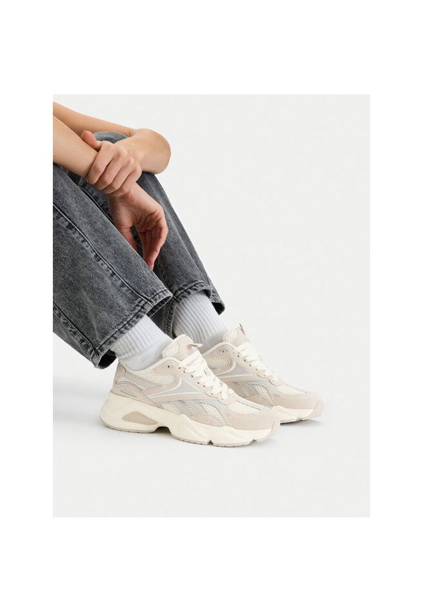 Sneakersy Reebok. Kolor: kremowy