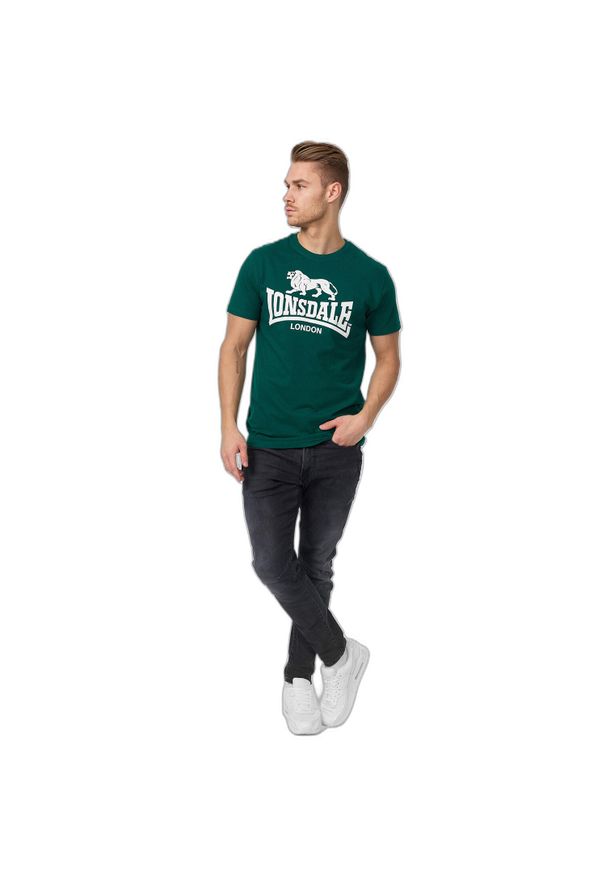 T-shirt o klasycznym kroju Lonsdale Logo. Kolor: zielony