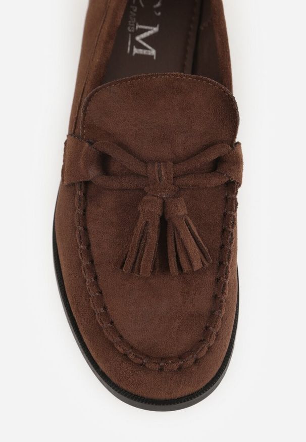 Renee - Brązowe Mokasyny z Imitacji Zamszu z Aplikacją w Kształcie Kokardy z Frędzlami Edea. Kolor: brązowy. Materiał: zamsz. Wzór: aplikacja. Styl: boho