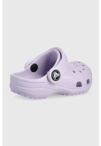 Crocs klapki dziecięce kolor fioletowy. Kolor: fioletowy. Materiał: materiał, guma. Wzór: gładki. Obcas: na obcasie. Wysokość obcasa: niski #3