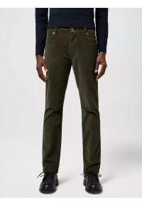 Wrangler - MĘSKIE SPODNIE SZTRUKSOWE WRANGLER GREENSBORO FOREST NIGHT 112371011. Materiał: sztruks #1