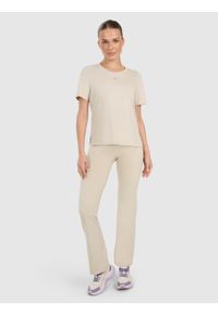 4f - 4F Koszulka treningowa regular szybkoschnąca damska - beżowa XS. Kolor: beżowy. Materiał: poliester, włókno, materiał, elastan. Długość rękawa: krótki rękaw. Długość: krótkie. Wzór: gładki, ze splotem. Sport: fitness #2