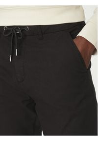Guess Spodnie materiałowe M5RB51 WGXW1 Czarny Regular Fit. Kolor: czarny. Materiał: bawełna