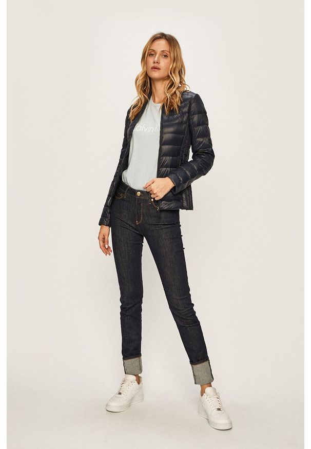 Armani Exchange - Kurtka puchowa. Typ kołnierza: kaptur. Kolor: niebieski. Materiał: puch