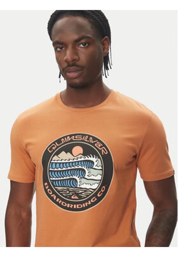 Quiksilver T-Shirt Ev Three Seas Ss EQYZT08051 Brązowy Regular Fit. Kolor: brązowy. Materiał: bawełna