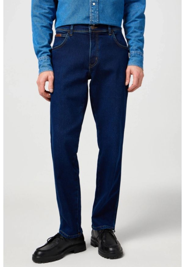Wrangler - MESKIE SPODNIE WRANGLER TEXAS COSMIC BLUE 112362343