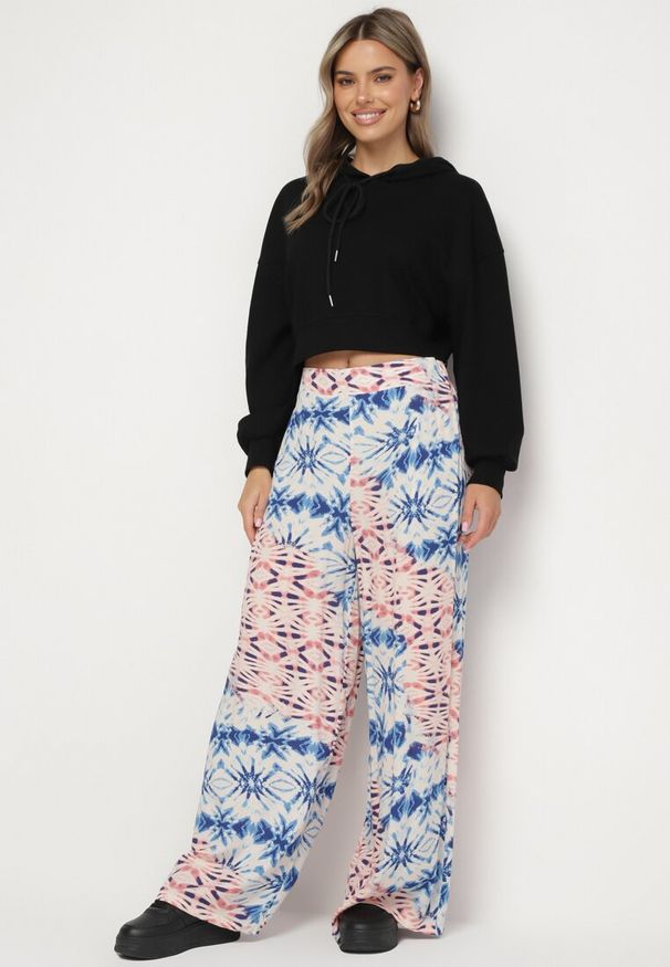 Born2be - Niebiesko-Beżowe Spodnie Szerokie w Abstrakcyjny Wzór z Wiskozy Averina. Okazja: na co dzień. Kolor: niebieski. Materiał: wiskoza. Styl: casual, klasyczny