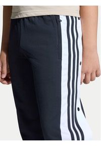 Adidas - adidas Spodnie dresowe Adibreak KD3989 Czarny Regular Fit. Kolor: czarny. Materiał: syntetyk #5