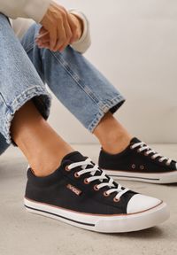 Born2be - Czarne Klasyczne Trampki do Kostki z Lamówką przy Podeszwie Kasiope. Okazja: na co dzień. Kolor: czarny. Materiał: jeans. Styl: klasyczny #9