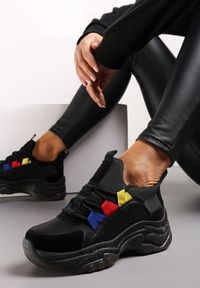 Renee - Czarne Sneakersy z Grubą Podeszwą z Kolorowym Sznurowaniem Soloi. Kolor: czarny. Wzór: kolorowy #1
