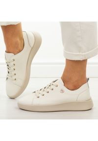 Beżowe skórzane półbuty damskie Vinceza 41508. Okazja: na co dzień. Nosek buta: okrągły. Zapięcie: sznurówki. Kolor: beżowy. Materiał: skóra. Sezon: wiosna, lato, jesień. Obcas: na płaskiej podeszwie. Styl: casual, klasyczny #1