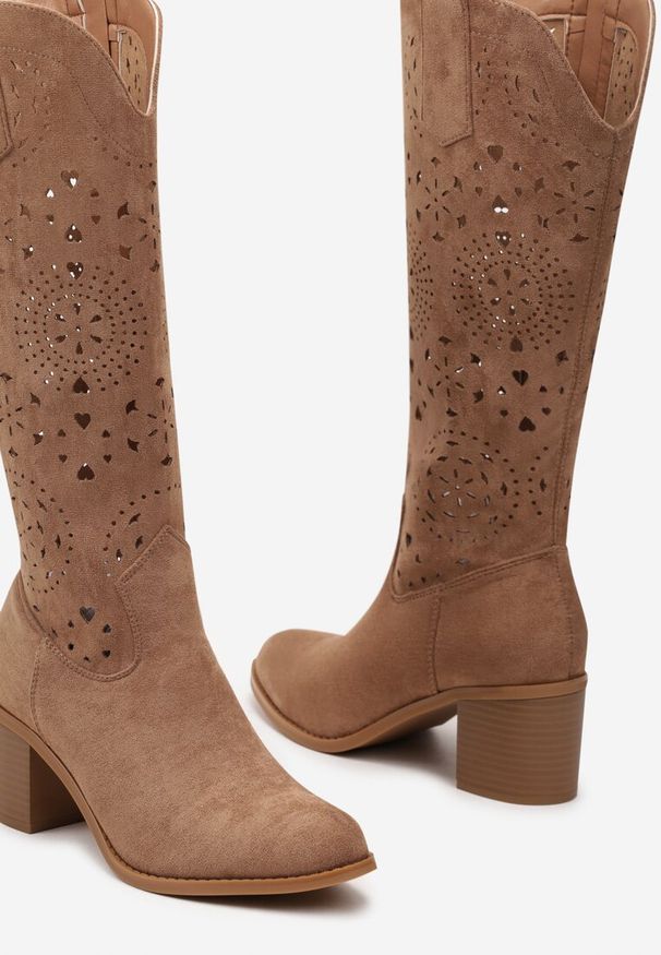 Renee - Beżowe Kozaki Kozaki w Stylu Boho na Słupku z Wkładką z Naturalnej Skóry Idracasa. Nosek buta: szpiczasty. Kolor: beżowy. Materiał: skóra. Wzór: ażurowy. Obcas: na słupku. Styl: boho