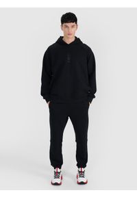 4f - 4F Spodnie dresowe joggery męskie - czarne M. Kolor: czarny. Materiał: dresówka. Wzór: gładki, ze splotem #1