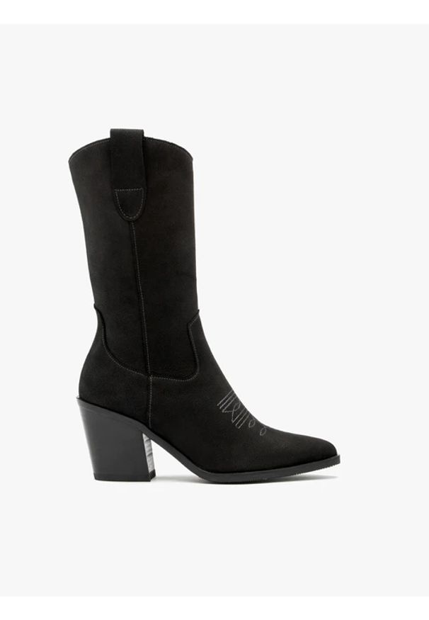 Ryłko - Czarne kozaki typu kowbojki z cholewką do połowy łydki. Zapięcie: zamek. Kolor: czarny. Materiał: nubuk. Szerokość cholewki: normalna. Wzór: haft. Obcas: na obcasie. Styl: street. Wysokość obcasa: średni