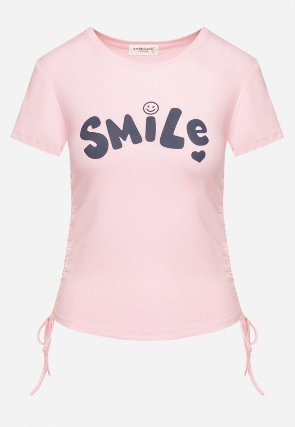 Born2be - Różowy Wiskozowy T-shirt ze Ściągaczami i Napisem Dorvesia. Okazja: na co dzień. Kolor: różowy. Materiał: wiskoza. Długość rękawa: krótki rękaw. Długość: krótkie. Wzór: napisy. Styl: elegancki, casual
