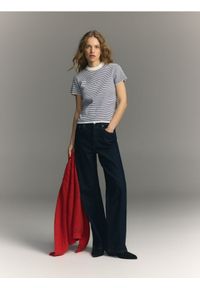 Reserved - Bawełniany t-shirt w paski - niebieski. Kolor: niebieski. Materiał: bawełna. Wzór: paski