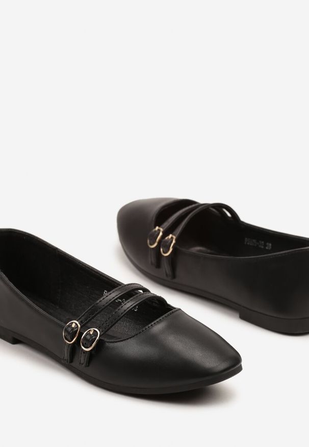 Renee - Czarne Balerinki w Stylu Mary Jane z Paseczkami Davinara. Okazja: na co dzień. Nosek buta: okrągły. Kolor: czarny. Materiał: jeans. Obcas: na obcasie. Styl: elegancki, klasyczny, casual. Wysokość obcasa: niski