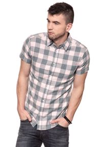 Wrangler - KOSZULA MĘSKA KRÓTKI RĘKAW WRANGLER SS 1PKT SHIRT ROSE SHADOW W5881OYS8 112129603. Materiał: bawełna. Długość rękawa: krótki rękaw. Długość: krótkie #9