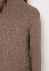 Born2be - Brązowa Sweterkowa Sukienka z Wełną Bawełną i Golfem o Pudełkowym Kroju Akenavia. Okazja: na co dzień. Typ kołnierza: golf. Kolor: brązowy. Materiał: wełna, bawełna. Styl: casual, elegancki #4