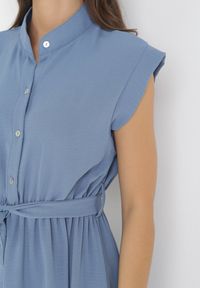 Born2be - Niebieska Midi Sukienka Zapinana na Guziki z Wiązanym Paskiem Alyssama. Kolor: niebieski. Materiał: materiał. Długość: midi #3