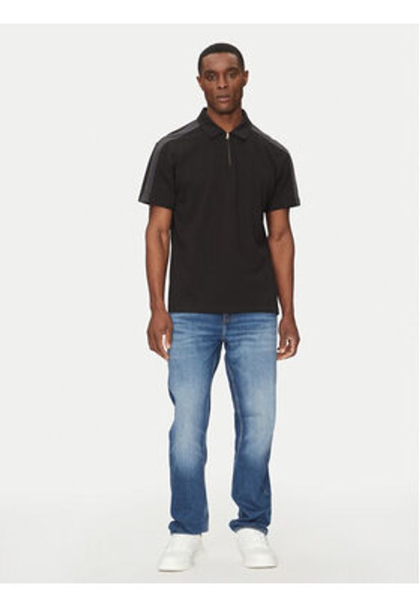 Calvin Klein Jeans Polo Logo Tape J30J327240 Czarny Regular Fit. Typ kołnierza: polo. Kolor: czarny. Materiał: bawełna
