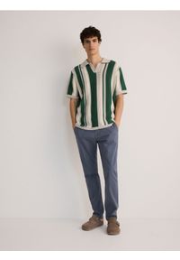 Reserved - Spodnie chino slim fit - zielony. Kolor: zielony. Materiał: bawełna #1
